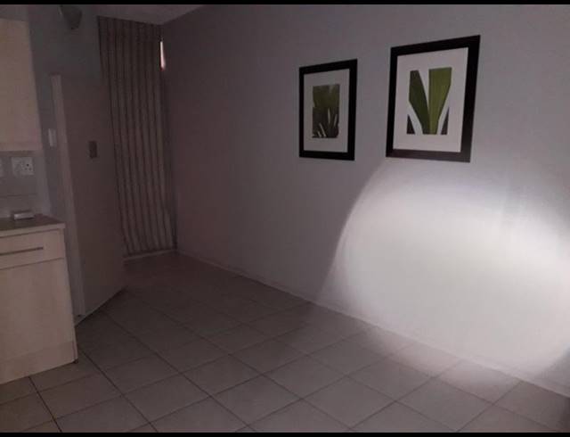 2 BEDROOM PROPERTY TO RENT IN KEMPTON PARK CENTRAL